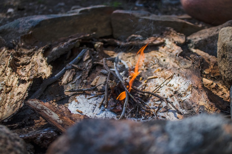 how to start a campfire